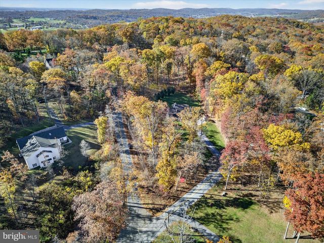605 LAUREL RIDGE RD, Reinholds, PA 17569