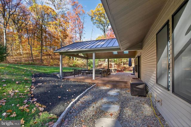 605 LAUREL RIDGE RD, Reinholds, PA 17569