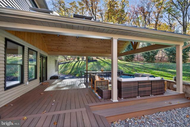 605 LAUREL RIDGE RD, Reinholds, PA 17569