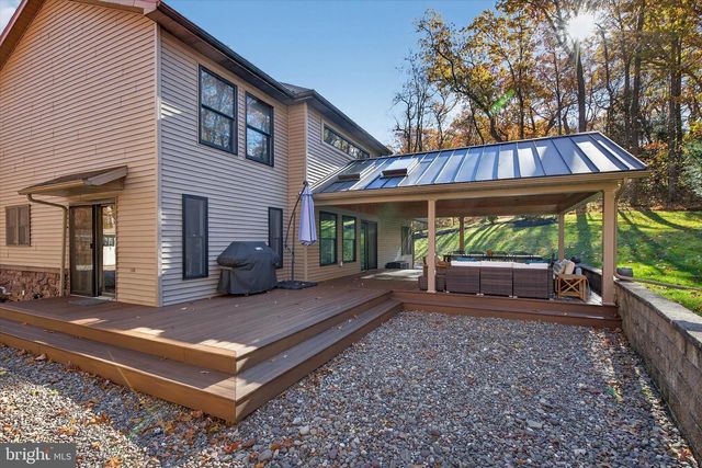 605 LAUREL RIDGE RD, Reinholds, PA 17569