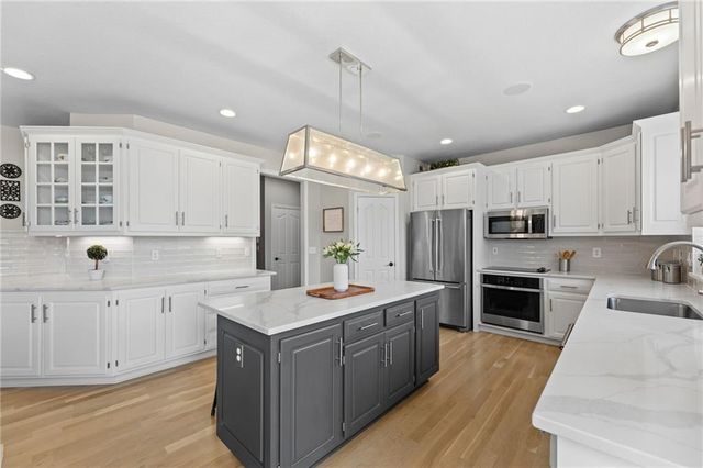 14501 Grandview Street, Overland Park, KS 66221