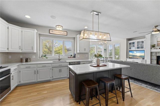 14501 Grandview Street, Overland Park, KS 66221