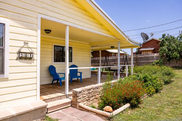 904 State Highway 173, Bandera, TX 78003