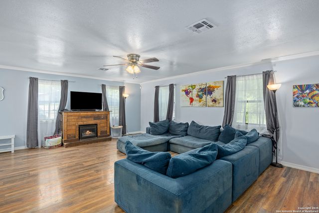 904 State Highway 173, Bandera, TX 78003