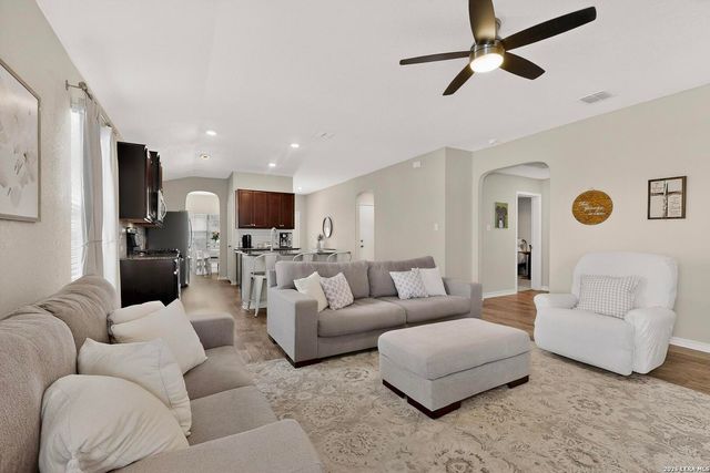 923 House Sparrow, San Antonio, TX 78253