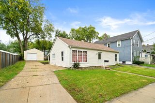 400 ROSEWOOD Avenue, Aurora, IL 60505