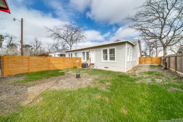 322 E Locust, San Antonio, TX 78212