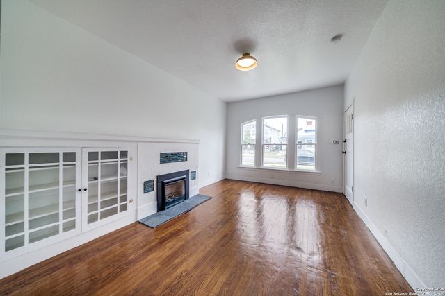 322 E Locust, San Antonio, TX 78212