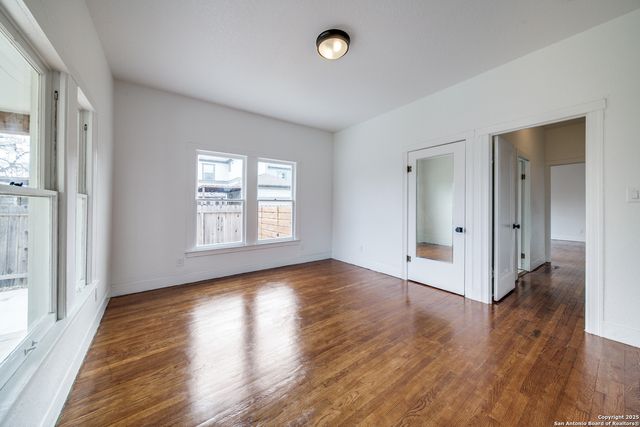 322 E Locust, San Antonio, TX 78212