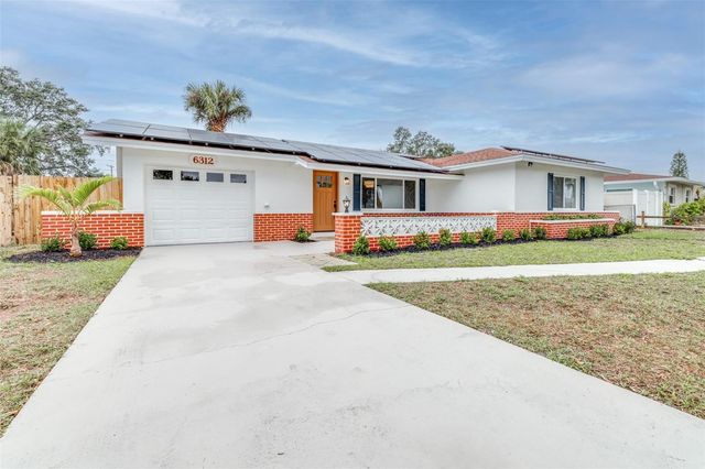 6312 FAIRWAY BLVD, Apollo Beach, FL 33572