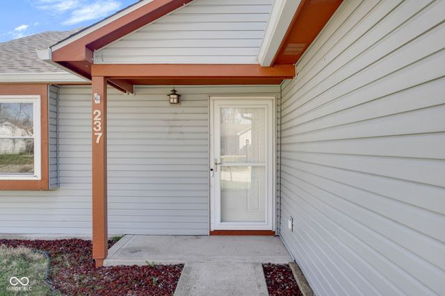 237 Creekway Court, Whiteland, IN 46184
