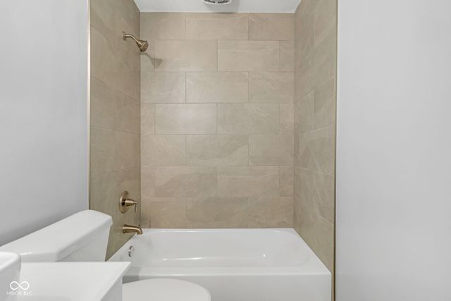 237 Creekway Court, Whiteland, IN 46184