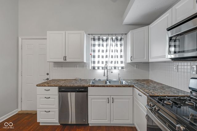 237 Creekway Court, Whiteland, IN 46184