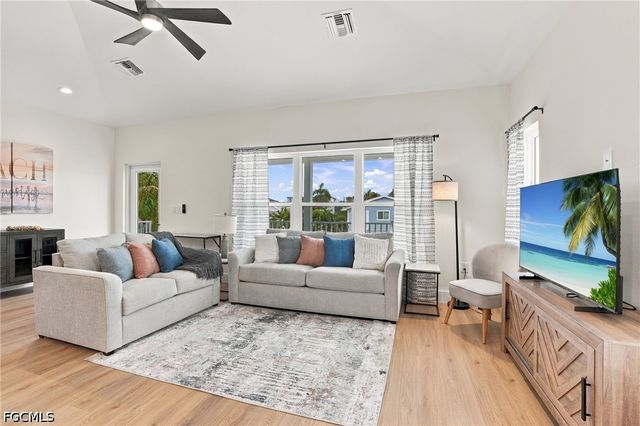 250 Pearl ST, Fort Myers Beach, FL 33931
