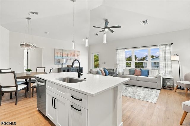 250 Pearl ST, Fort Myers Beach, FL 33931