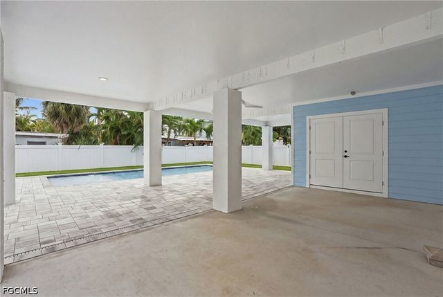 250 Pearl ST, Fort Myers Beach, FL 33931