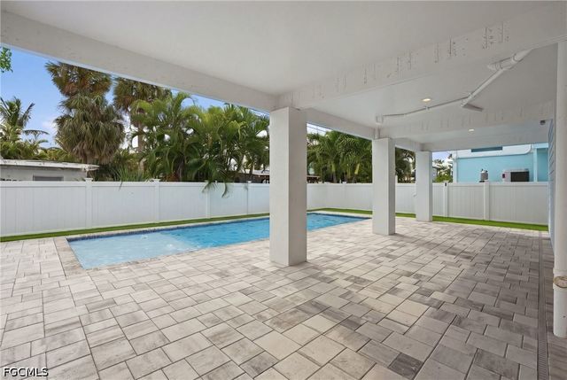 250 Pearl ST, Fort Myers Beach, FL 33931