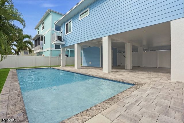 250 Pearl ST, Fort Myers Beach, FL 33931