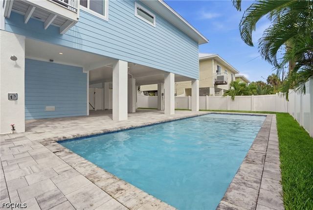 250 Pearl ST, Fort Myers Beach, FL 33931