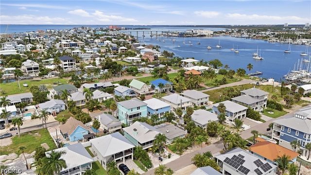250 Pearl ST, Fort Myers Beach, FL 33931