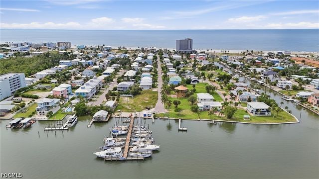 250 Pearl ST, Fort Myers Beach, FL 33931