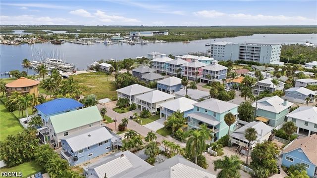 250 Pearl ST, Fort Myers Beach, FL 33931