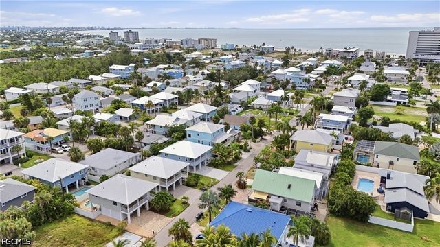 250 Pearl ST, Fort Myers Beach, FL 33931