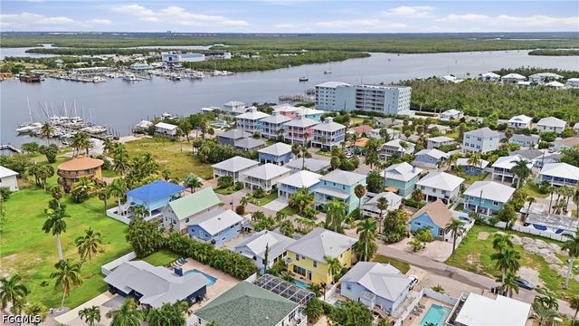 250 Pearl ST, Fort Myers Beach, FL 33931