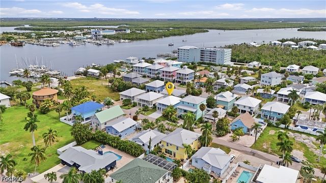 250 Pearl ST, Fort Myers Beach, FL 33931