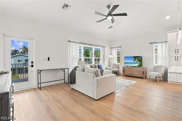 250 Pearl ST, Fort Myers Beach, FL 33931