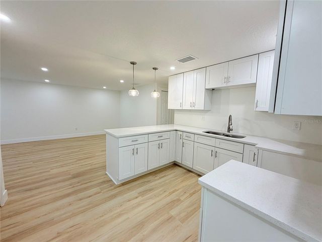 4533 W FERN STREET, Tampa, FL 33614