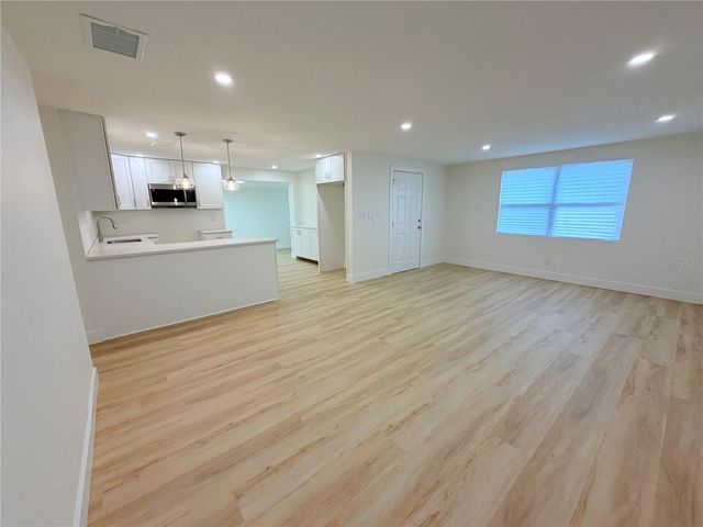 4533 W FERN STREET, Tampa, FL 33614