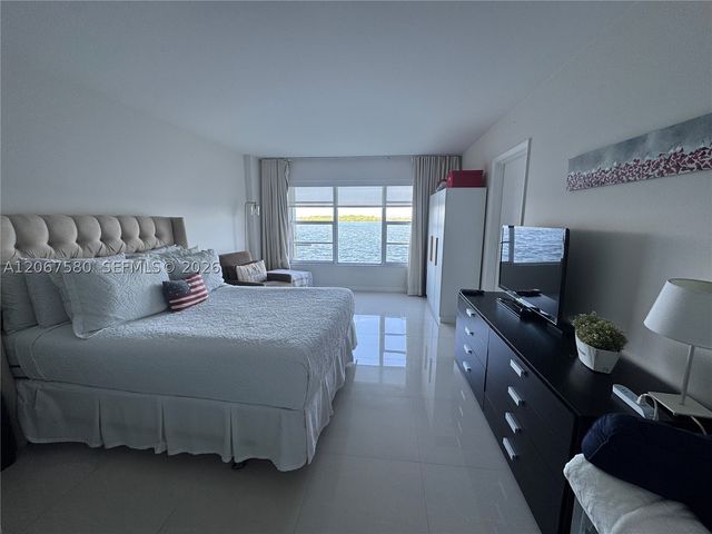 11111 Biscayne Blvd 2B, Miami, FL 33181