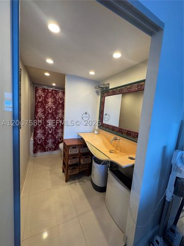 11111 Biscayne Blvd 2B, Miami, FL 33181
