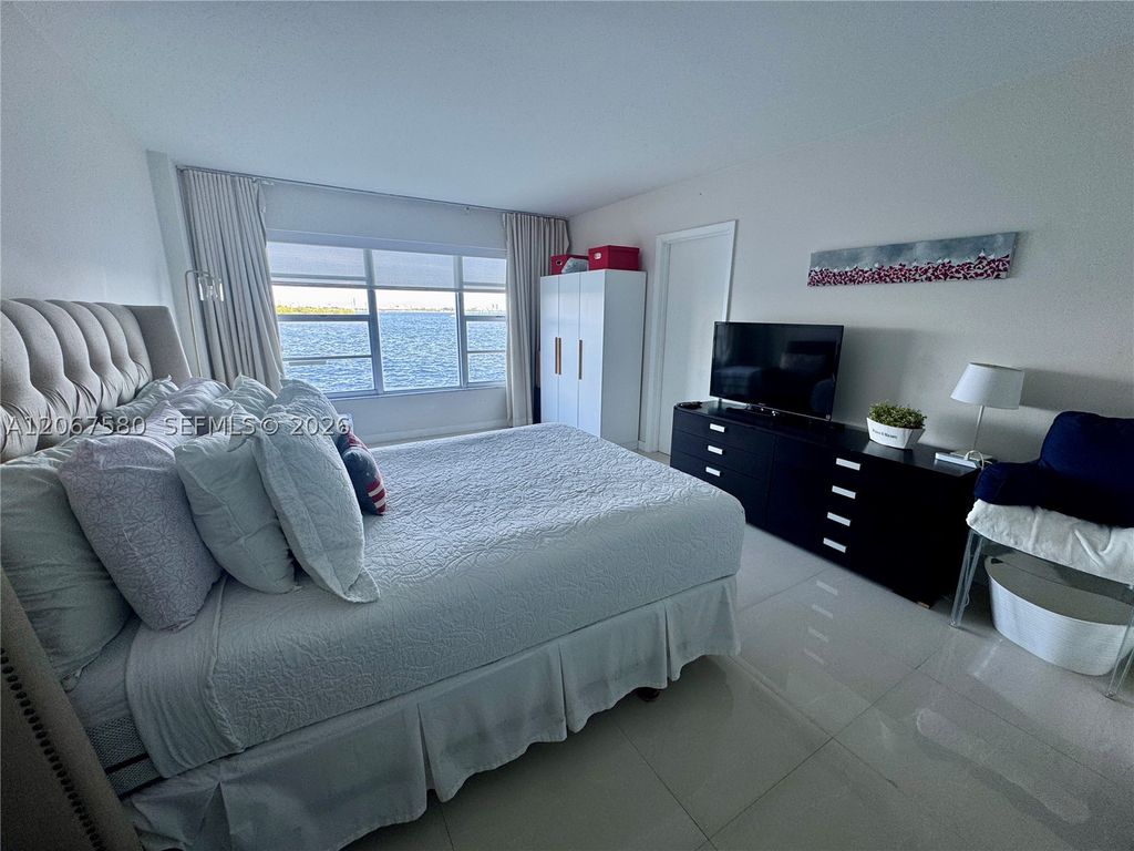 11111 Biscayne Blvd 2B, Miami, FL 33181