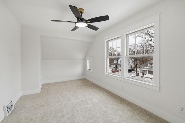 2001 10th Street, Des Moines, IA 50314