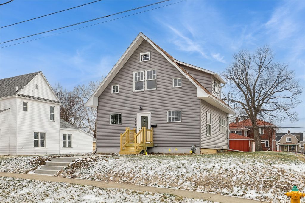 2001 10th Street, Des Moines, IA 50314