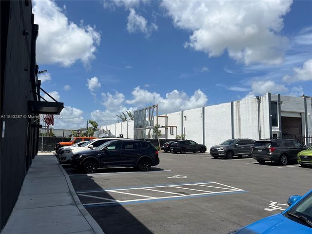 7445 W 4th Ave, Hialeah, FL 33014