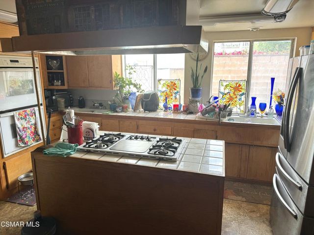 2858 Fitzgerald Road, Simi Valley, CA 93065