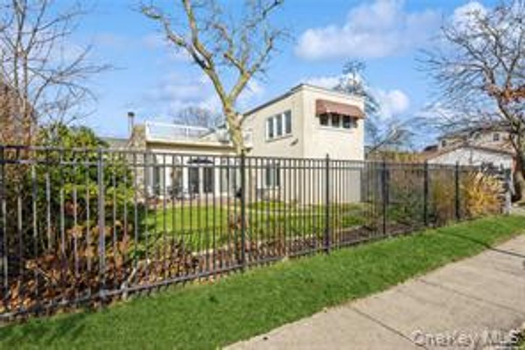 465 W Market Street, Long Beach, NY 11561