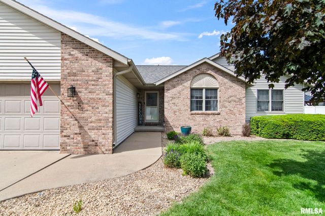 1423 REDWOOD Drive, Chatham, IL 62629