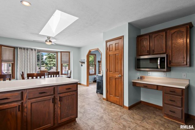 1423 REDWOOD Drive, Chatham, IL 62629