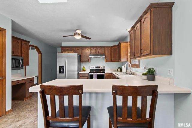 1423 REDWOOD Drive, Chatham, IL 62629