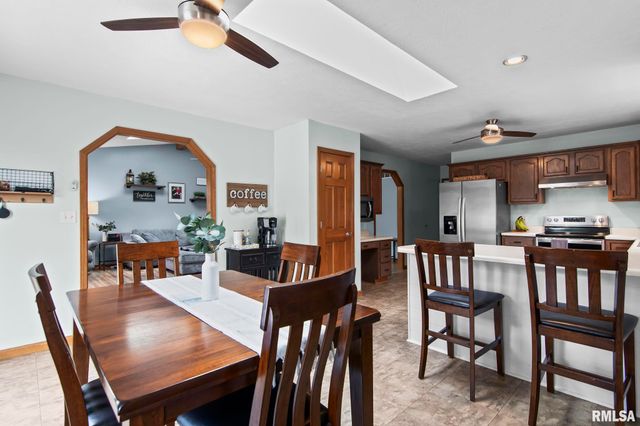 1423 REDWOOD Drive, Chatham, IL 62629