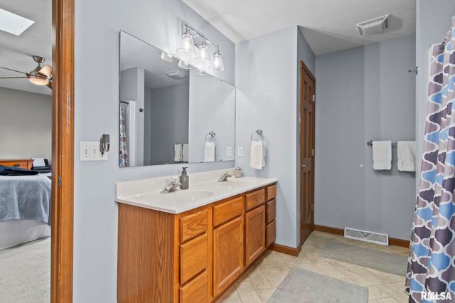 1423 REDWOOD Drive, Chatham, IL 62629