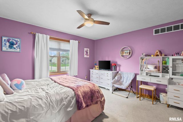 1423 REDWOOD Drive, Chatham, IL 62629