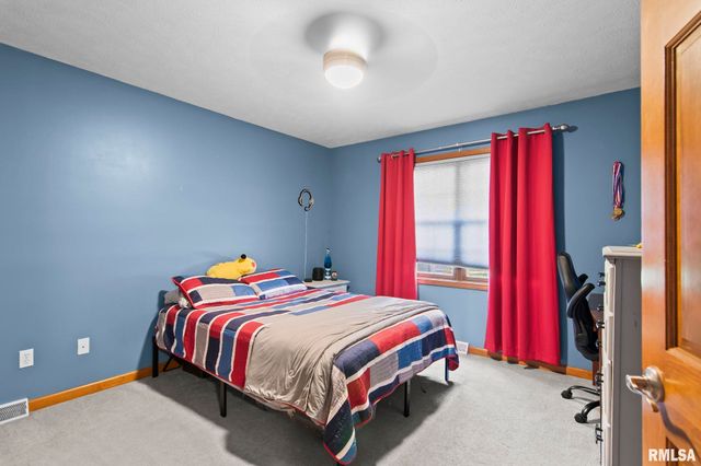 1423 REDWOOD Drive, Chatham, IL 62629