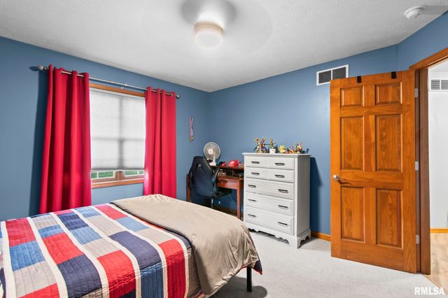 1423 REDWOOD Drive, Chatham, IL 62629