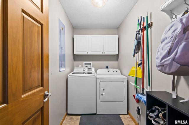 1423 REDWOOD Drive, Chatham, IL 62629