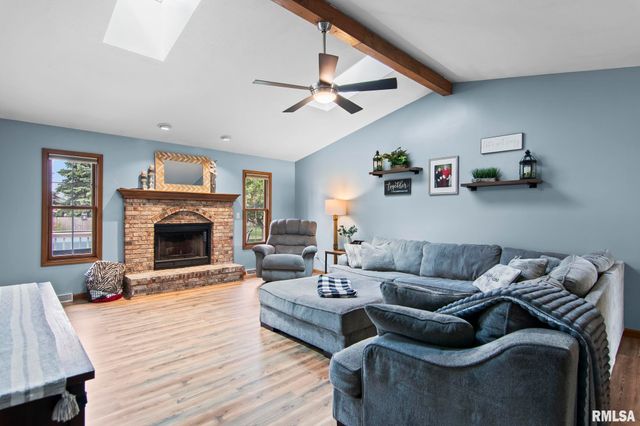 1423 REDWOOD Drive, Chatham, IL 62629